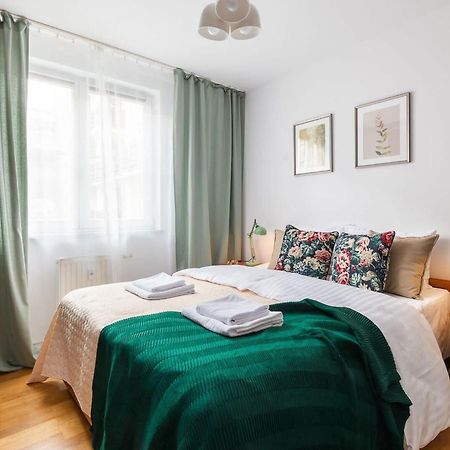 Elektoralna 12A - Colorful Apartment With Balcony By Noclegi Renters Варшава Екстериор снимка